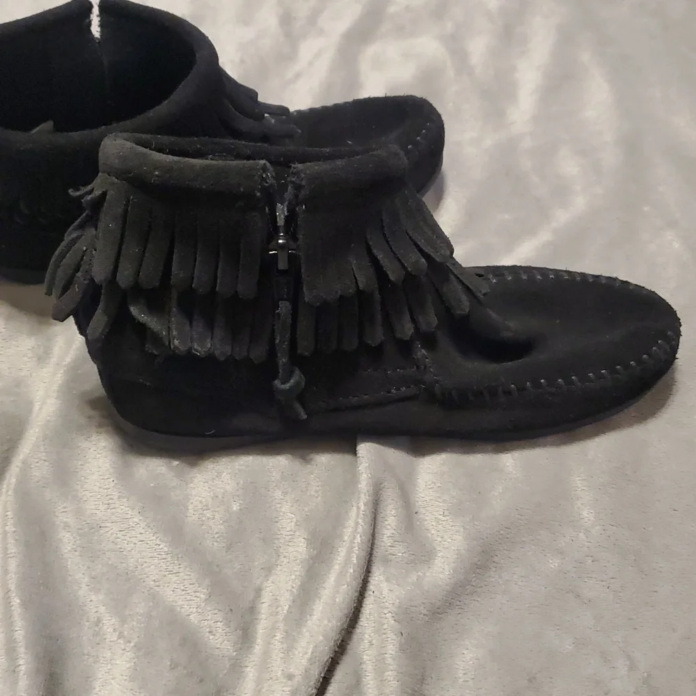 Minnetonka moccasins size